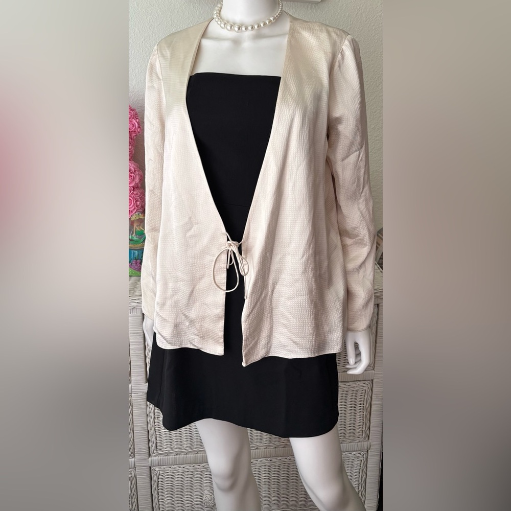 Theory Wrap Jacket Satin Modest Relax Fit w/ front ties in Cream Size M